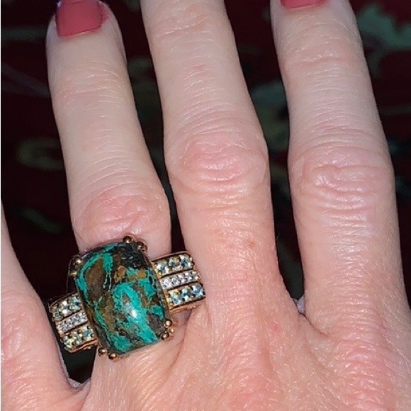 Jewelry - GORGEOUS GENUINE GEMSTONE RING